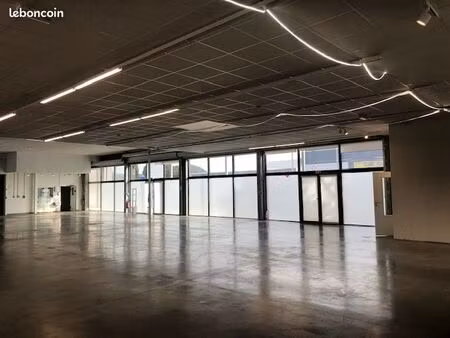 local commercial pertuis 84120