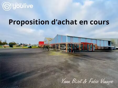 hangar 600 m² avec showroom - excellente visibilité