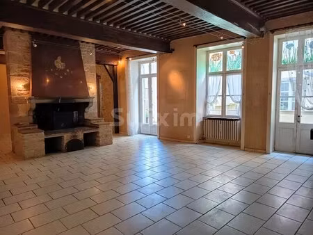 maison de ville de caractère à rénover au cœur de saint-amour