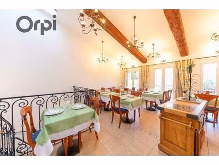 restaurant tout équipé avec terrasse et garage 90m² attenant à vendre à paziols