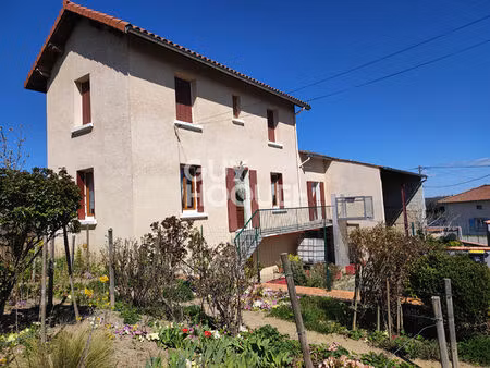 maison à rénover à cezay de 77 m2 avec dépendances