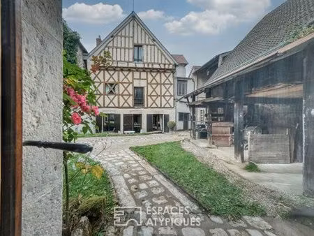 ancien relais de poste au coeur du bourg de chatillon sur loire