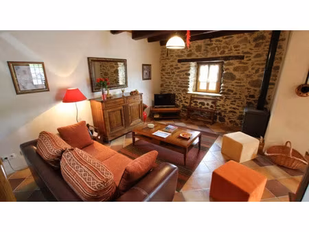 location appartement 4 pièces 89 m² à saint-etienne-de-baïgorry (64430)  670 €