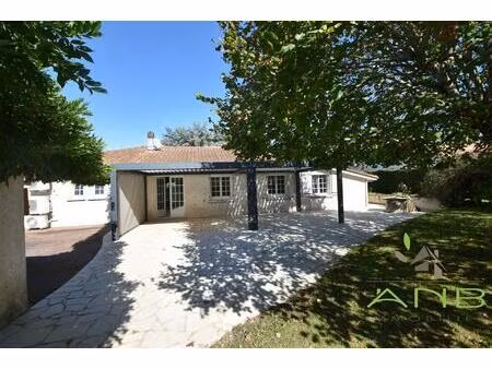 maison de plain-pied avec terrasses et piscine - vouthon - chare