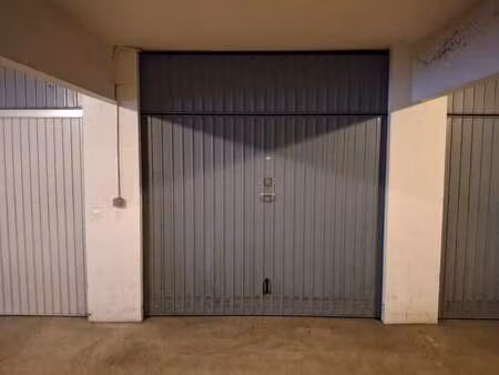 location garage box et parking à caen st-gilles (14000) : à louer / 15m² caen st-gilles