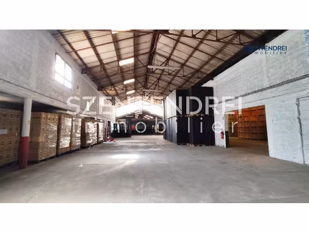 des entrepôts qui ont de l'esprit