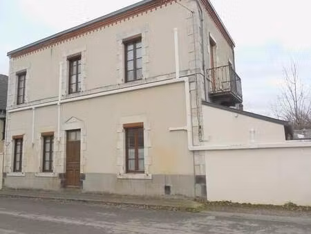 a vendre grande maison dans unique station thermale du limousin.