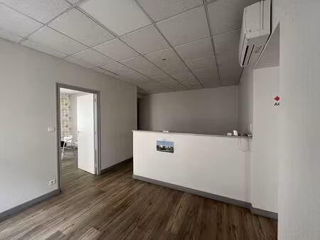 location local professionnel 109m² jarnac 16200
