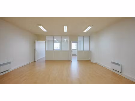 76 m² de bureaux à saint-ouen axe nord