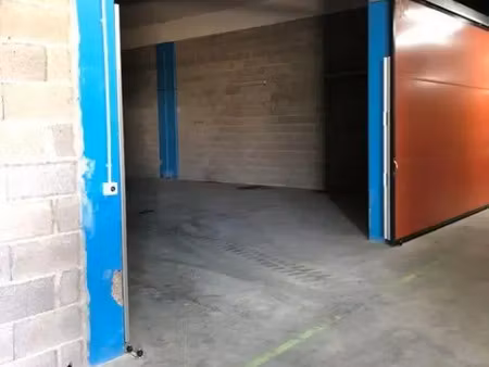 445 m² / 1 780 euros / activité / stockage / quai de déchargement / site gardienné
