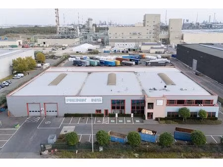 kantoren 460m² & magazijn 3000m² te huur op 5992m² grondopp