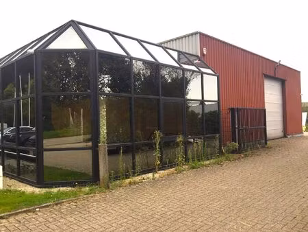 magazijn met gelijkvloers kantoor