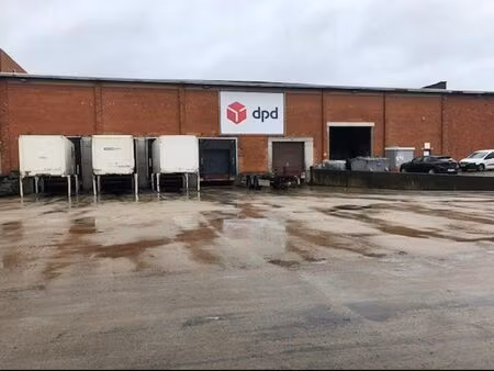 magazijn met 5 loskades