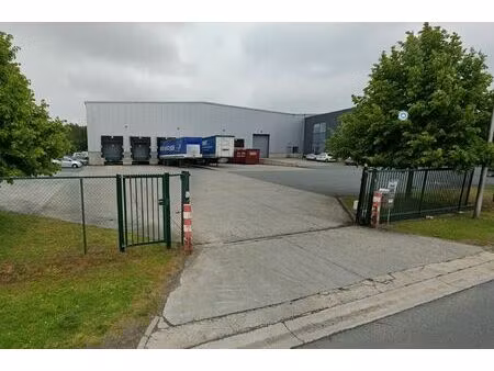 bedrijfsgebouw : magazijn 7.316m² en kantoor 1.361m² te huur