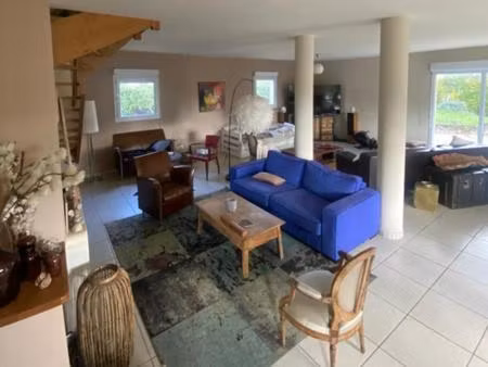 belle maison spacieuse 6 pièces avec garage