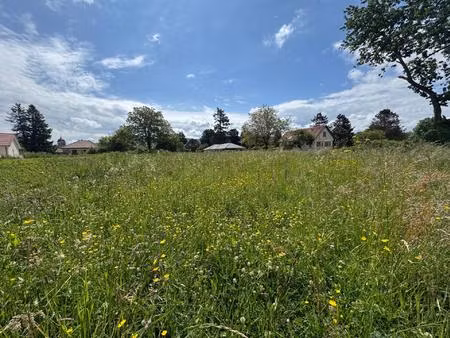 terrain 11 ares plat viabilisé libre de constructeur