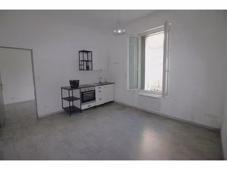 exclusivite nimes facultes hoche p2 de 29 64m² en rdc surélevé avec cave à rénover.