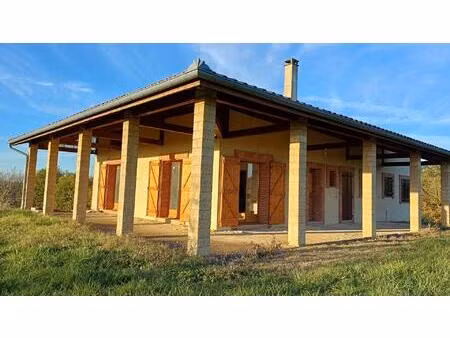 3 km au nord de bessières. maison des années 2002 . 145m² de surface habitable avec...