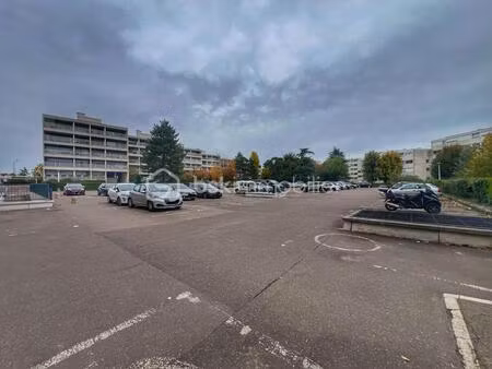 parking exterieur residence securisee