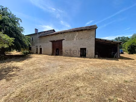 charmant ensemble en pierre à rénover sur plus de 5 hectares de terrain