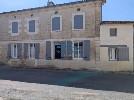 maison ancienne en pierre