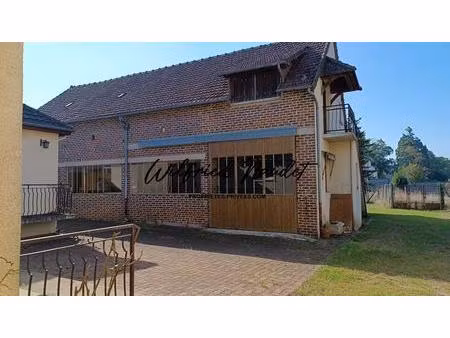 ensemble immobilier sur terrain constructible au centre d'ecommoy