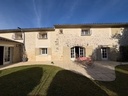 maison de maître 400 m² – piscine au sel – terrain 8000 m?