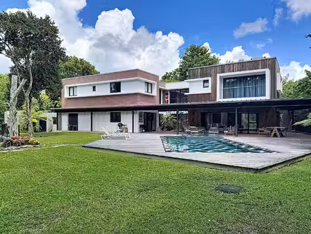 la villa dans les bois