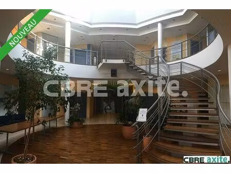 location bureau villefontaine 79 m²