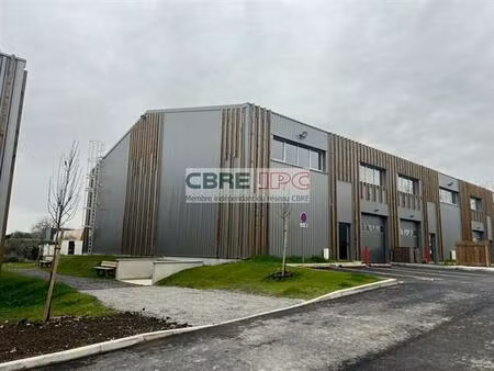 location entrepôt / local d'activités pau 326 m²