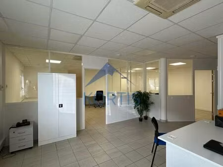 location local professionnel 79m² limas 69400