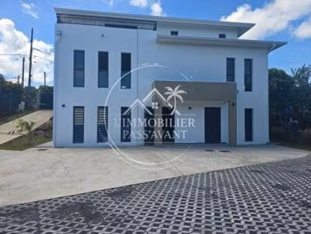 local commercial de 130 m² à louer (le robert)  martinique