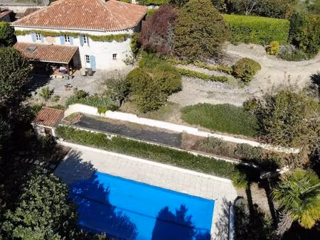 charmante maison en pierre avec piscine et jardin arboré