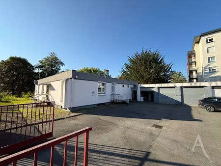 location local commercial 15 pièces  275.00m²  châteauroux