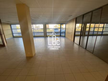 location local commercial