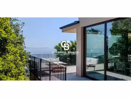 villa avec piscine en bord de mer rayol-canadel-sur-mer (83)
