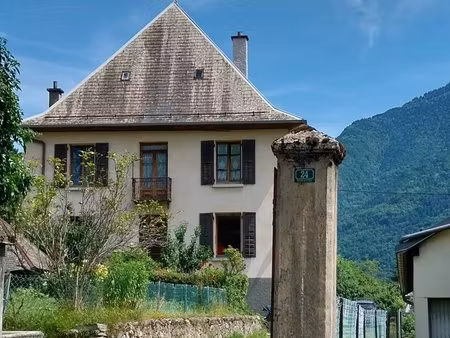 maison de village avec jardin et dépendances à rénover