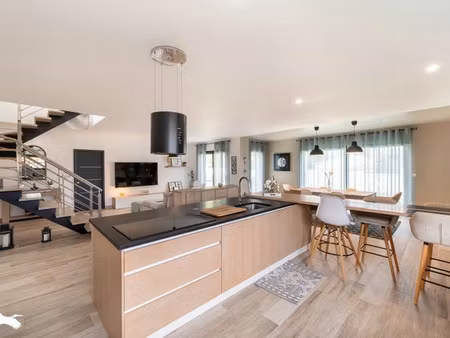 vente maison 5 pièces 168 m² à saint-médard-d'eyrans (33650)  550 000 €