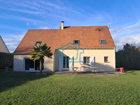 maison 6 pièces 120 m2  élevée sur 972 m2 de terrain (78910)