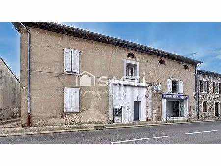 immeuble de caractere avec rendement locatif stable et commerce etabli