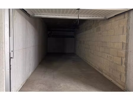 location stationnement  m² t- à marseille 8  130 €