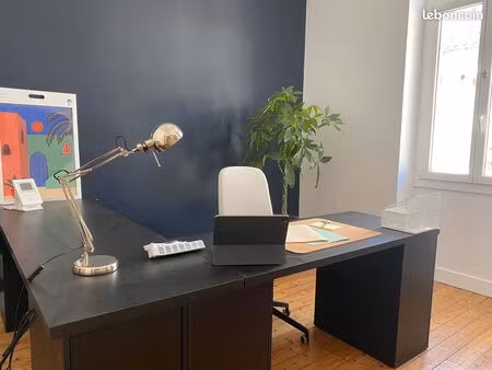 à louer : bureau professionnel privatif  entièrement meublé et équipé  situé dans un espac