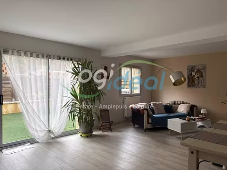 duplex située au coeur du village de létra