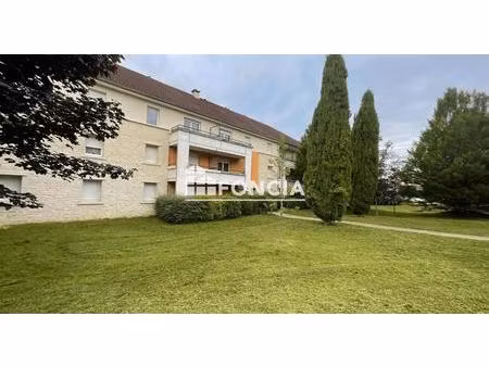 t3 avec terrasse et parkings