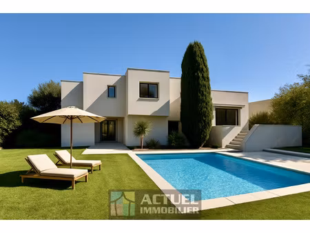 à vendre : maison contemporaine sur un terrain d'environ 800