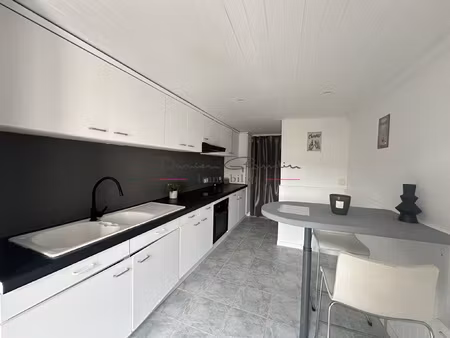 maison d'habitation avec terrasse et cave