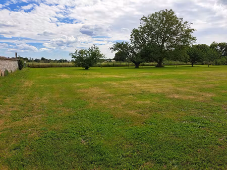 terrain à bâtir 3420m2 non viabilisé au centre du bourg