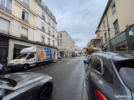 boulangerie/pâtisserie 70 m²