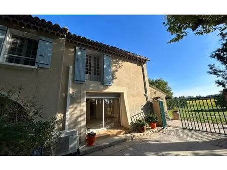 location appartement  m² t-3 à morières-lès-avignon  1 500 €
