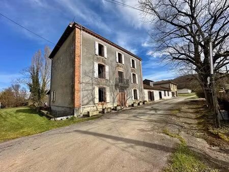 grande demeure  nombreuses dépendances